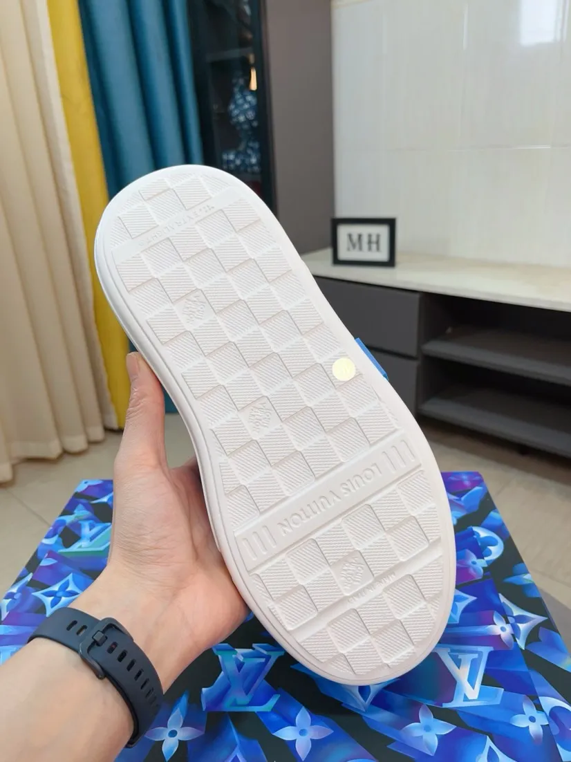 Men's men's shoes 💰560🌸🌸 LV style is novel and fashionable, the upper is made of imported cowhide + LV special materials! Super trendy design! It’s eye-catching! The leather is soft, delicate, shiny and translucent, showing the ultimate in pure handcraftsmanship, and the mesh is soft, comfortable and breathable! Size: 39-44 (38 45 customized)